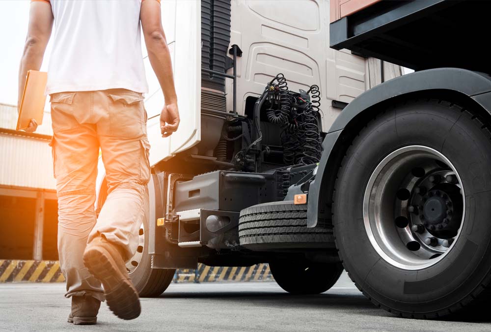 Puedo ayudarte con las tareas de carga y descarga. Dispongo de todos los permisos necesarios y el CAP en vigor alquiler de tarjeta de transporte y título de Consejero de Seguridad ADR